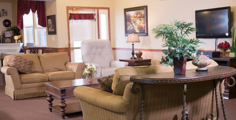 Comfortable lounge area in an assisted living facility