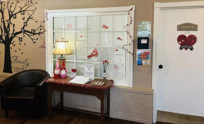 Welcoming lobby with decorations and a lamp.
