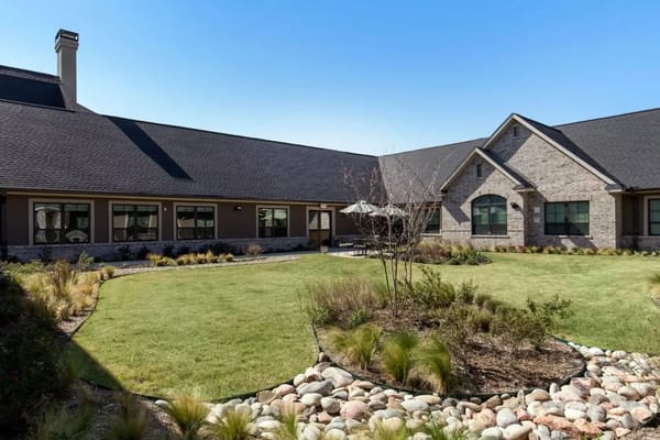 Outdoor view of Briarview Senior Living facility
