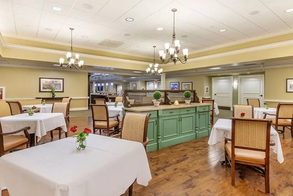 Bright dining area with tables and flowers
