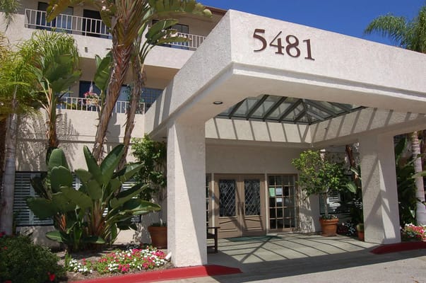 Entrance view of the Brookdale South Bay facility