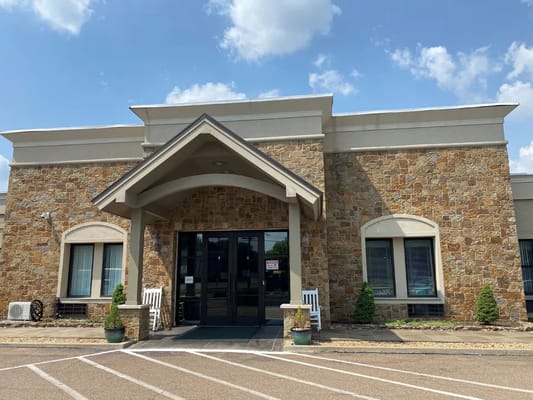 Front entrance of Dyersburg Health and Rehabilitation Center