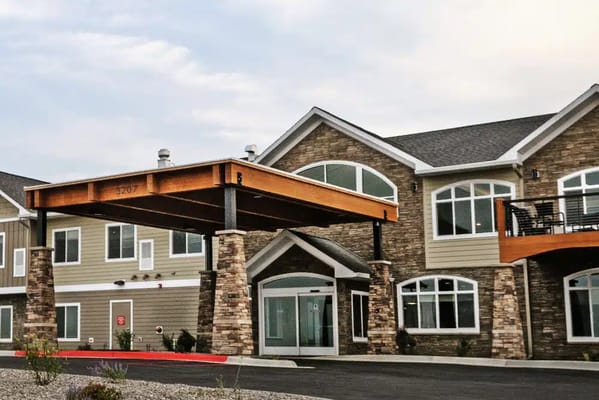 Exterior view of Edgewood Helena senior living facility