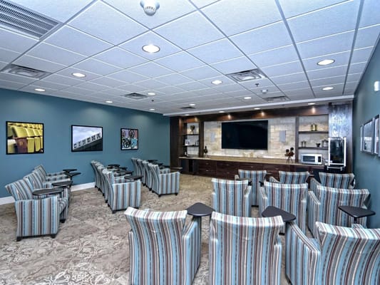 Bright common area with seating in a relaxing environment