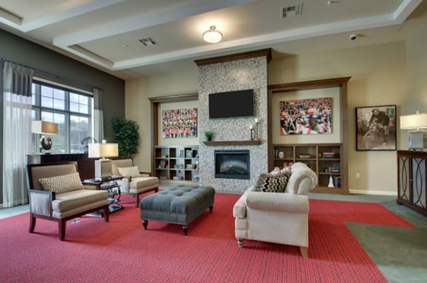 Common area with seating and decor in an assisted living facility