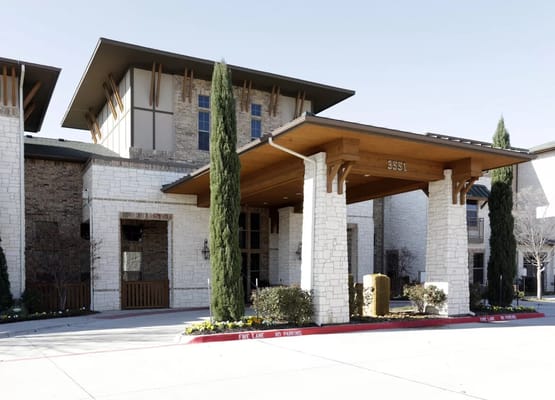 Front entrance of Evergreen at Richardson with architectural features