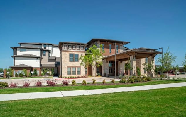 Exterior view of Evergreen at Rowlett facility