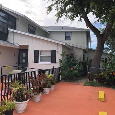 Exterior view of Florida Shores Assisted Living facility