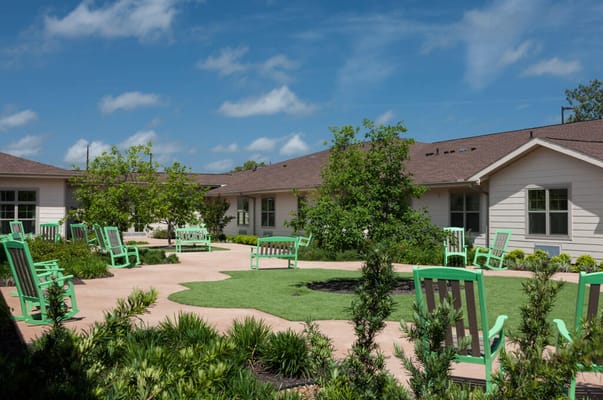Outdoor seating area in a senior living community