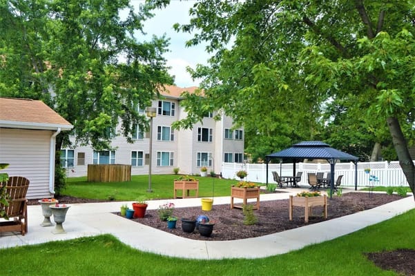 Garden area with flower pots and gazebo at Garnett Place