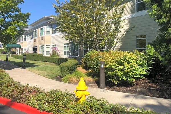 Exterior view of Hearthstone at Murrayhill facility