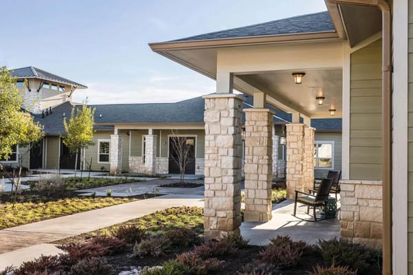 Exterior view of the Heartis Waco Assisted Living facility