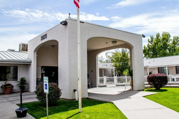 Entrance view of Mantey Heights Rehabilitation & Care Center