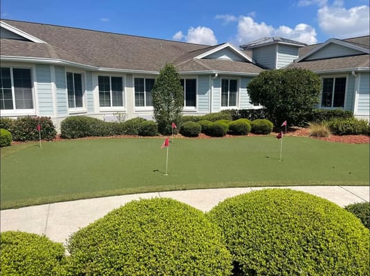 Putting green in an outdoor space at the facility