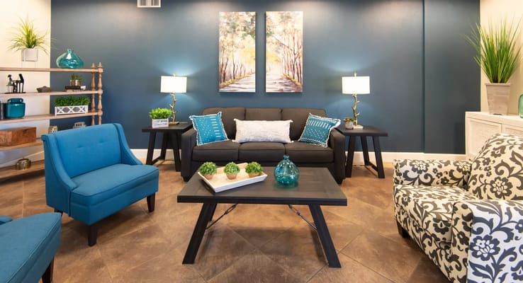 A cozy common area with comfortable seating