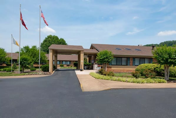 Exterior view of Life Care Center of Red Bank facility