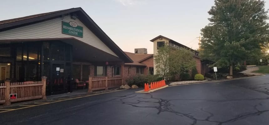 Front entrance of Majestic Care of Bloomington's Rehabilitation Center