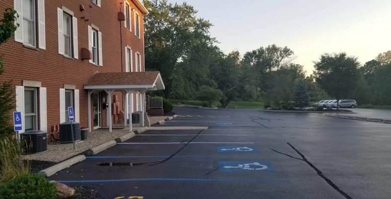 Exterior view of parking area at Majestic Care of Bloomington with accessible parking spaces