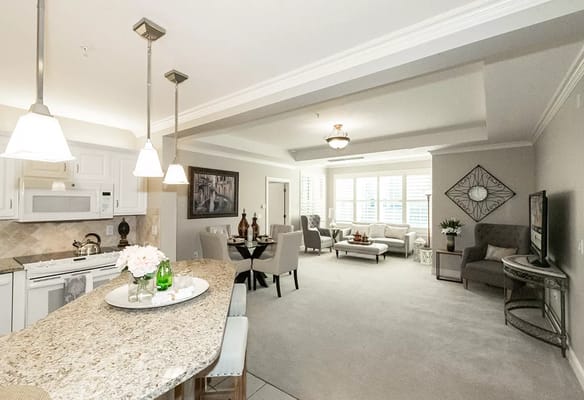 Bright and spacious living area with kitchen in Montereau