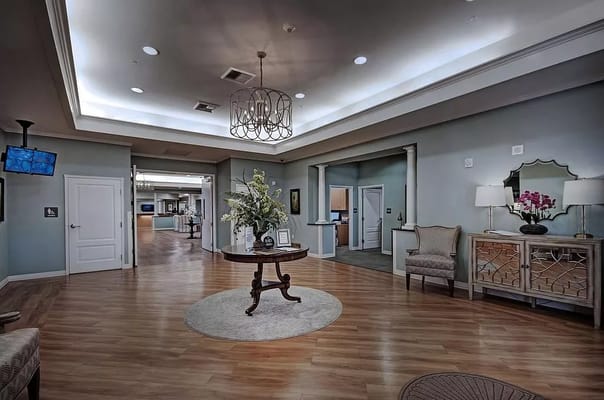 Welcoming lobby with a round table and cozy seating