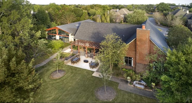 Aerial view of Oak Grove Inn and surrounding outdoor space