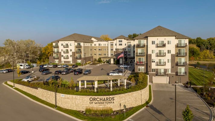 Aerial view of the Orchards of Minnetonka building and grounds