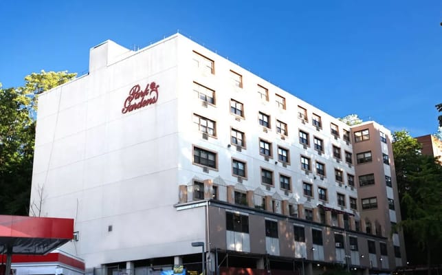 Front view of Park Gardens Rehabilitation Center building
