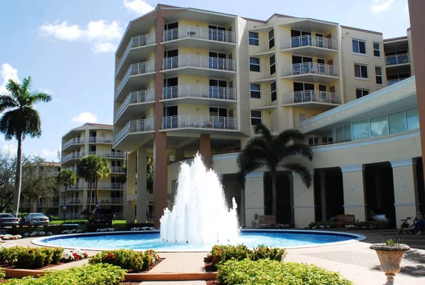 Fountain with surrounding gardens and buildings at Park Summit