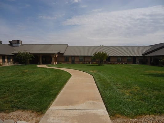 Exterior view of Peachtree Village Retirement Community