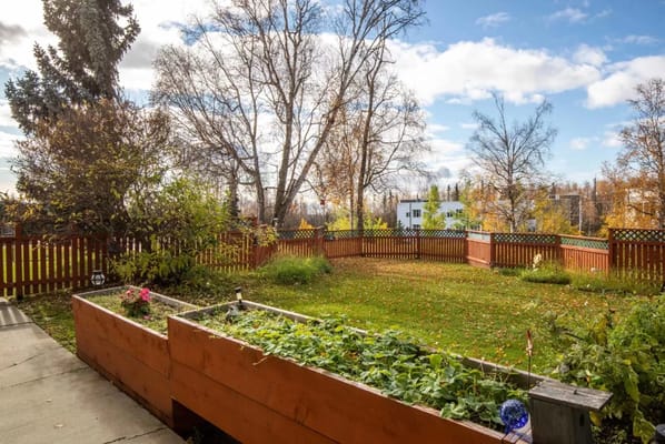 View of a garden area with seasonal foliage