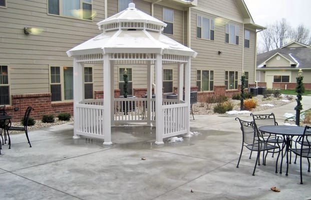 White gazebo in the courtyard of Primrose Retirement Community