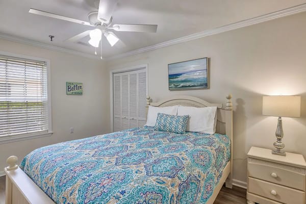 Cozy bedroom with a nautical theme and bright decor