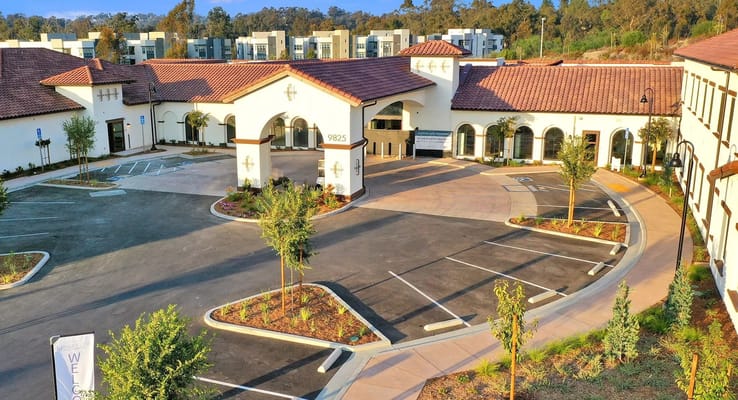 Aerial view of Ridgeview Health Center entrance and landscaping