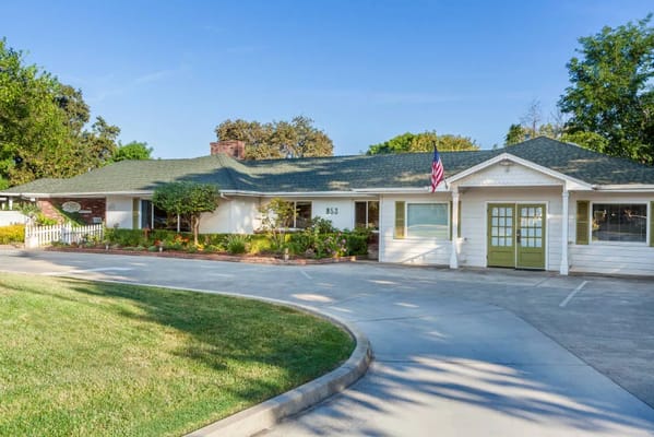 Exterior view of Roses & Ivy Assisted Living Facility