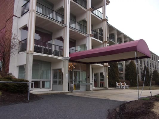 Front entrance of Rosewood Rehabilitation and Nursing Center