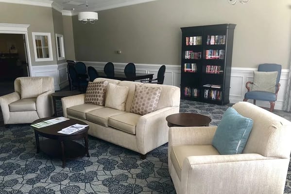 Bright common area with comfortable seating and bookshelves