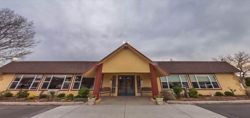 Front entrance of Sandstone Richfield senior living facility