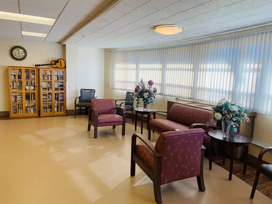 Common area with seating and bookshelves