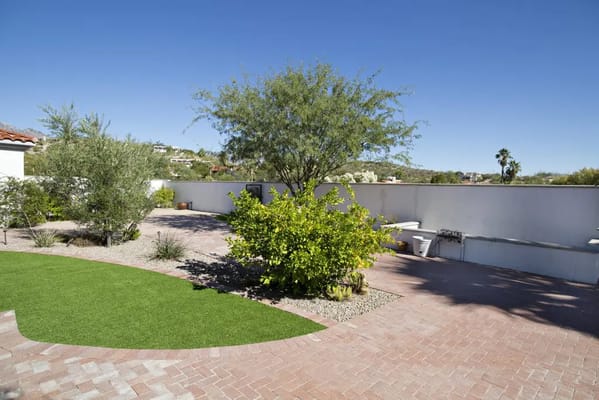 Outdoor garden space in a senior living community