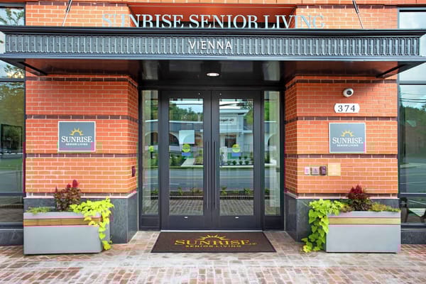 Main entrance of Sunrise of Vienna senior living facility