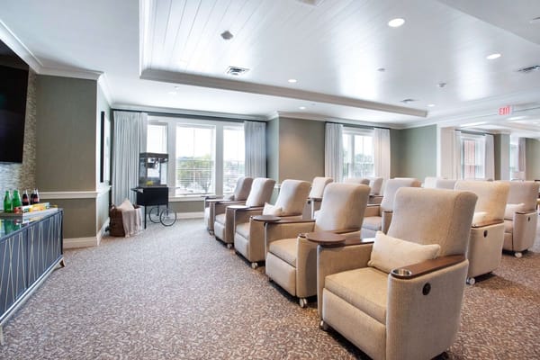 Comfortable seating in the lounge area of Sunrise of Vienna