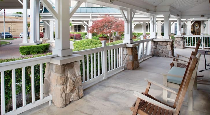 Veranda seating area with view of landscaping