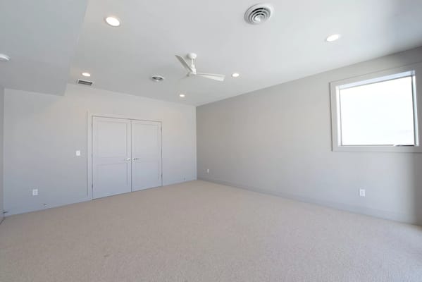 Empty room with gray walls and a ceiling fan