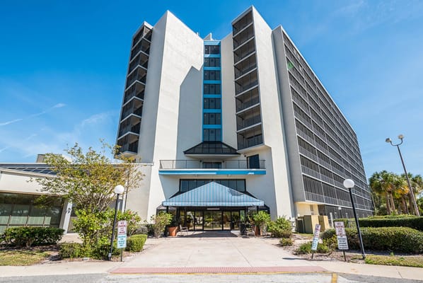 Entrance of The Lenox At Merritt Island senior living facility