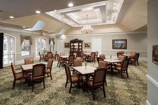Dining area with tables and chairs at Twin Rivers Senior Living.