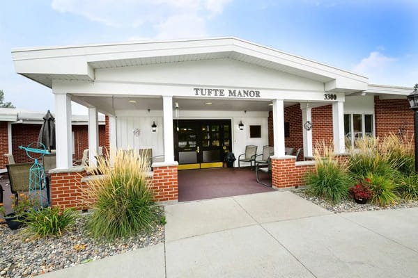 Front entrance of Tufte Manor with seating area