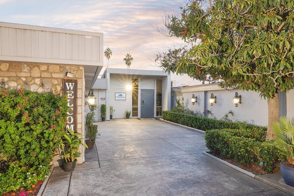 Entrance of Waterman Canyon Post Acute surrounded by greenery