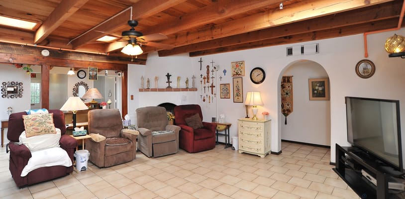 Cozy common area with recliners and decor