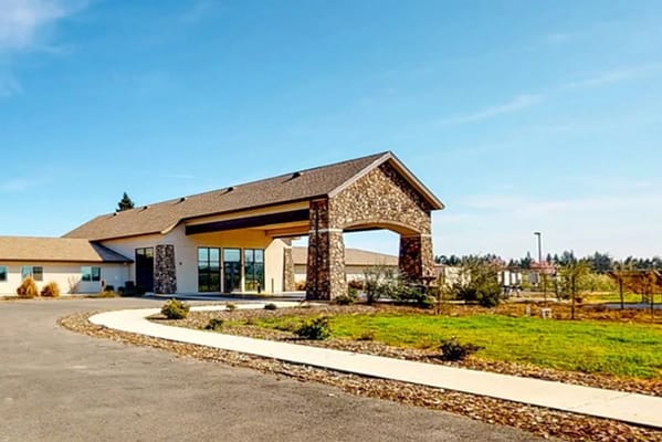 Exterior view of Emerald Oaks facility with clear skies