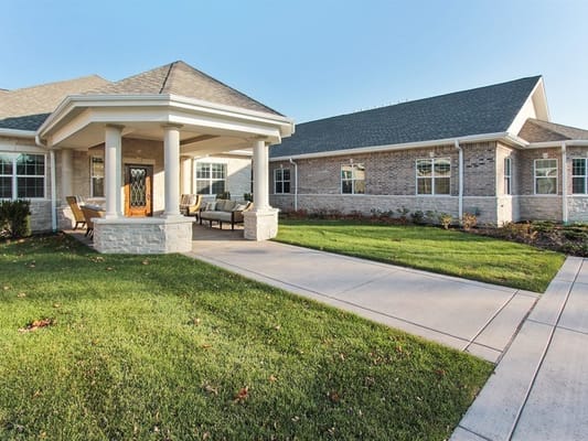 Front entrance of Gurnee Place Memory Care with seating area